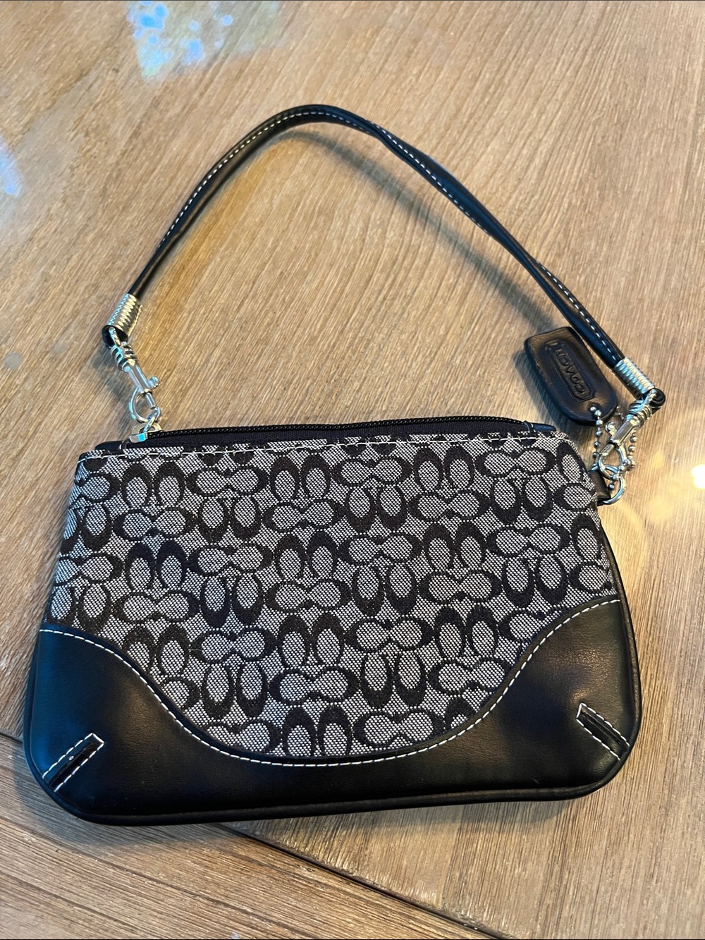 Coach Black and Gray Signature Jacquard Wristlet barely used - Picture 2 of 4